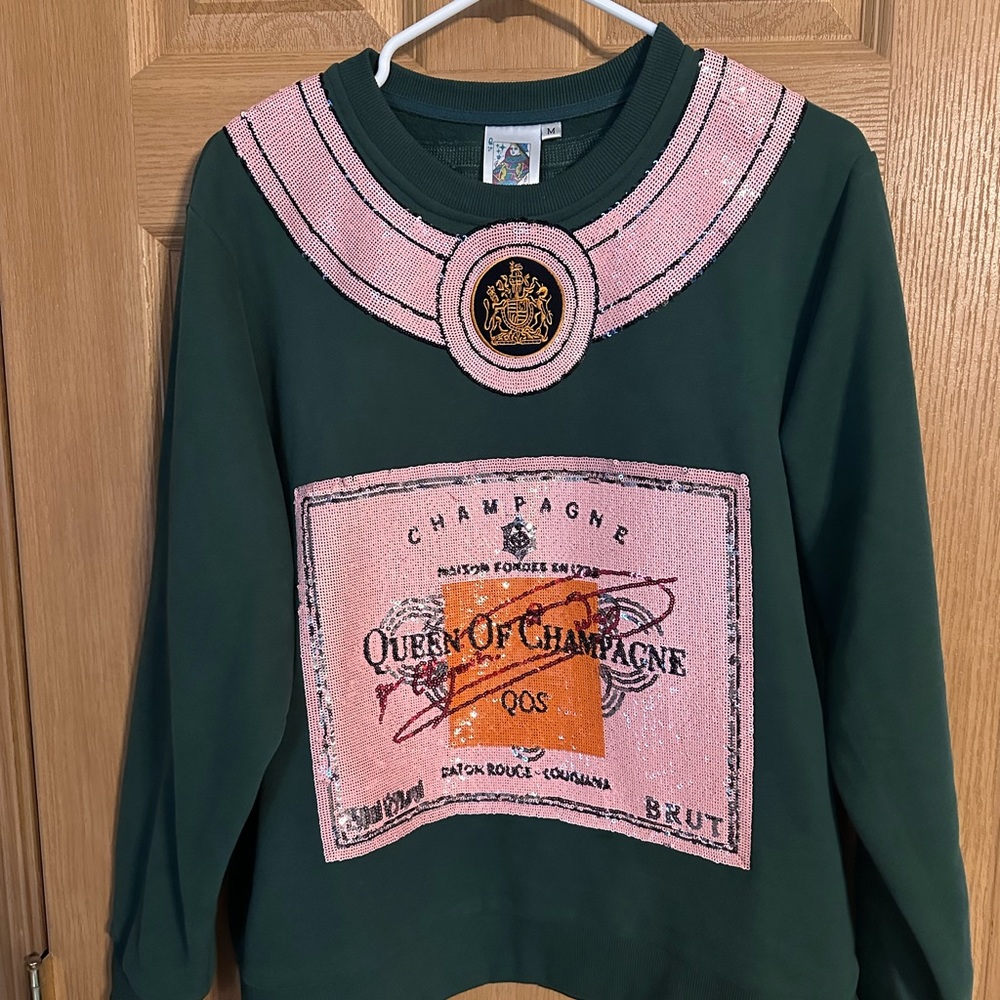NWOT Queen 👸🏼 of Sparkles ✨ Queen of Champagne 🍾 sweatshirt size M